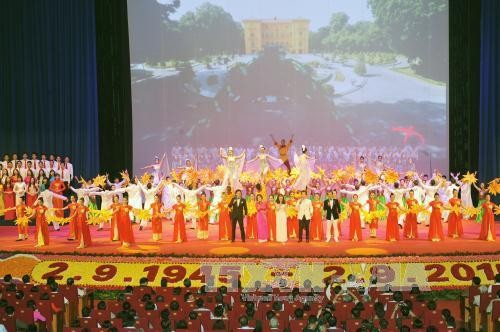 Activities take place nationwide to mark the August Revolution and National Day - ảnh 2